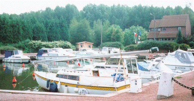 Courcelles marina